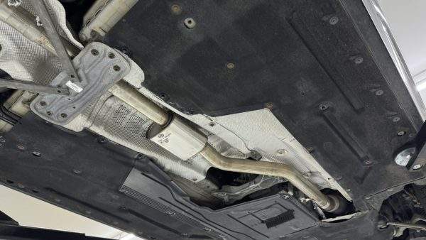 BMW F30 F31 - 118i Vorschalldämpfer – Bild 5