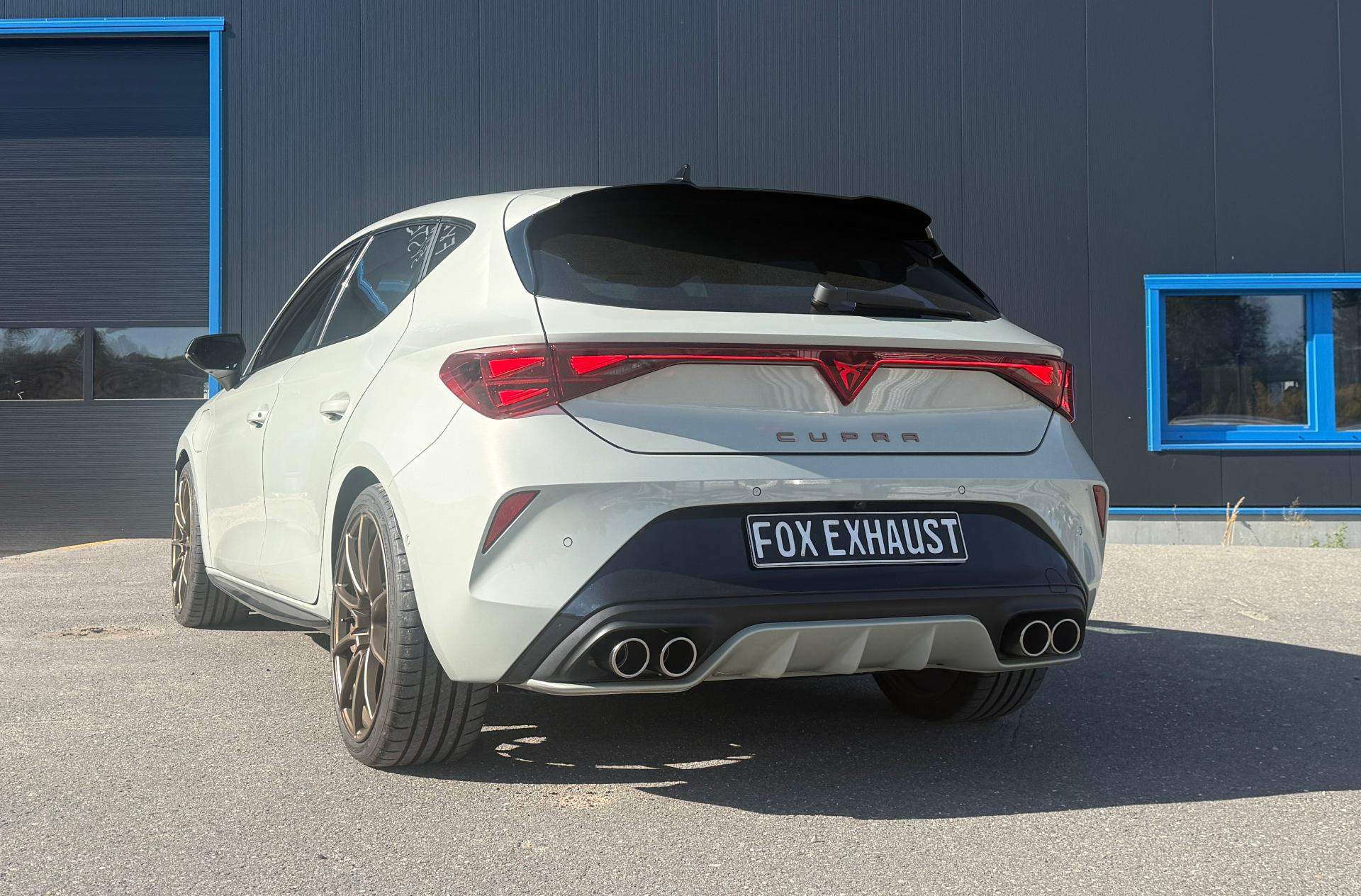 Cupra Leon 4x2 - KL Hybrid Endschalldämpfer Ausgang rechts/links und Vorschalldämpfer - 2x80 Typ 16 rechts/links
